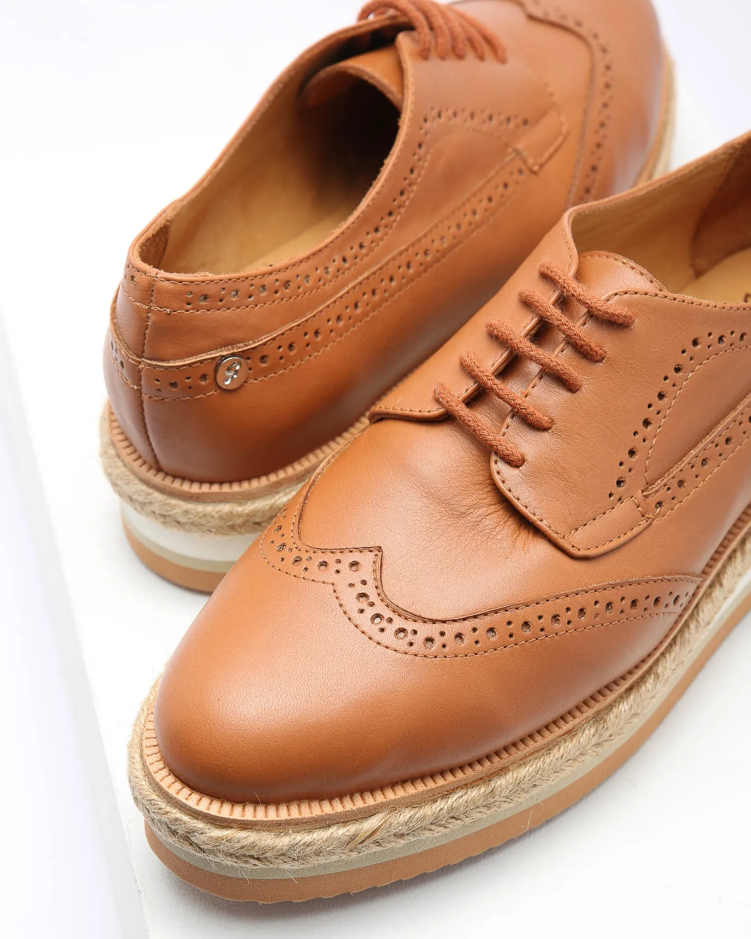 Lace-Up 801 Tan Yute