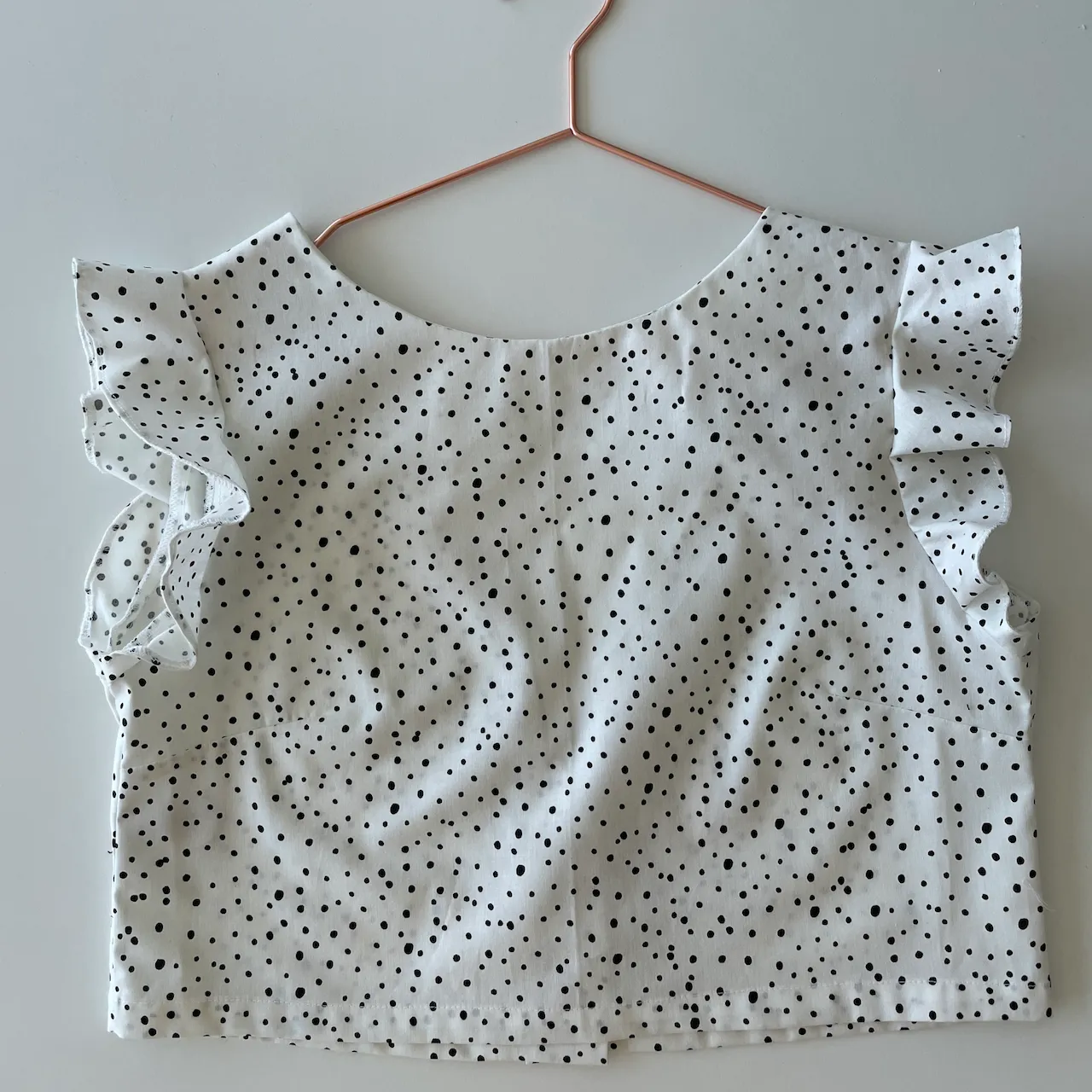 the Split crop top DOTS