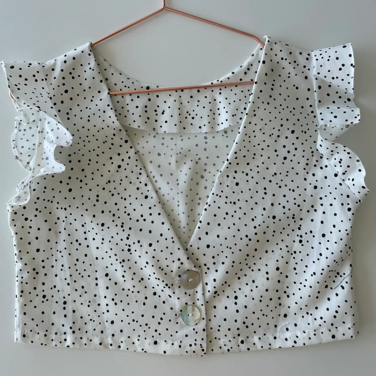 the Split crop top DOTS